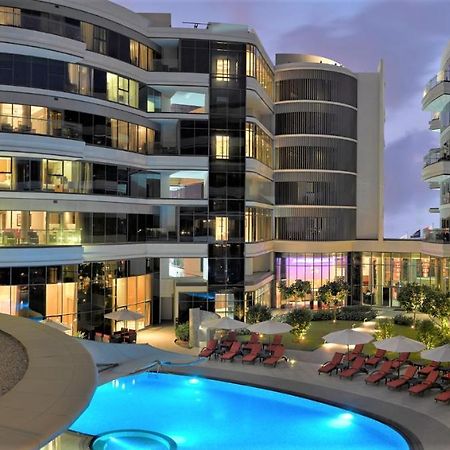 Majestic Arjaan By Rotana - Manama Aparthotel Exterior photo The swimming pool at the hotel