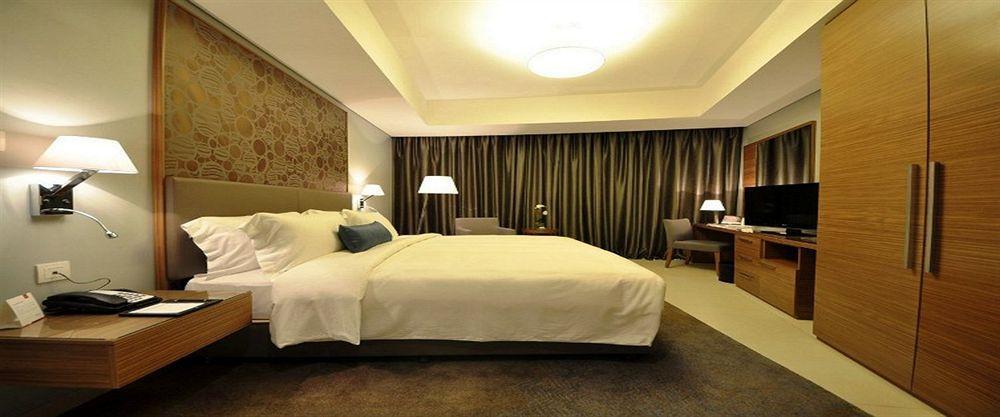 Majestic Arjaan By Rotana - Manama Aparthotel Room photo Deluxe Room