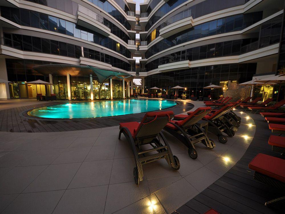 Majestic Arjaan By Rotana - Manama Aparthotel Exterior photo The pool at the hotel