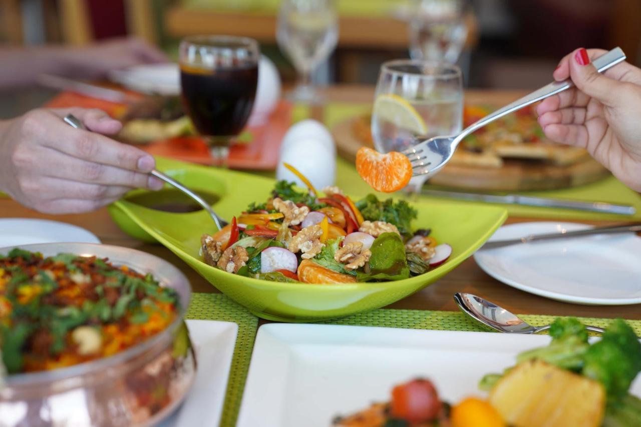 Majestic Arjaan By Rotana - Manama Aparthotel Exterior photo A salad