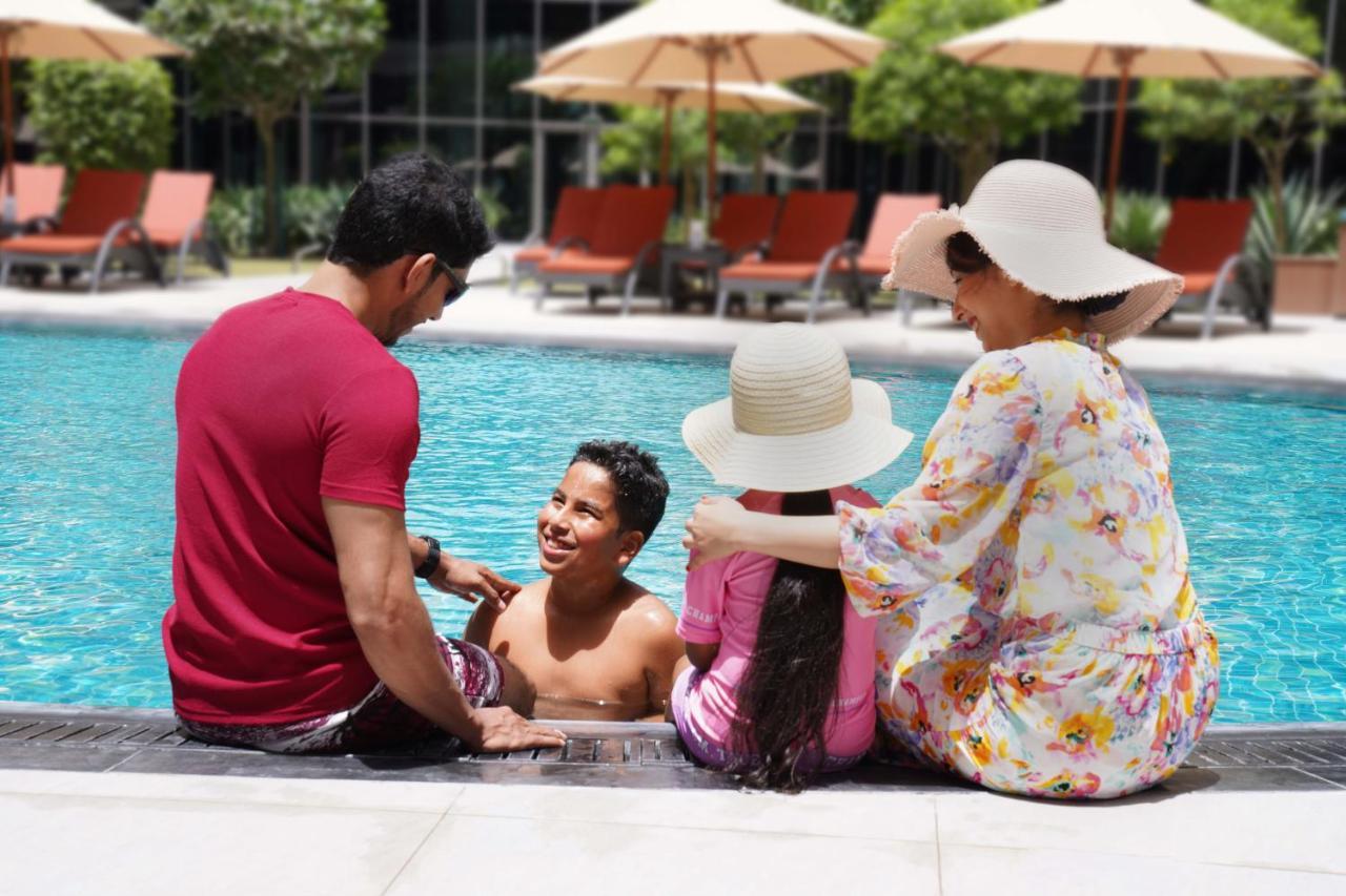 Majestic Arjaan By Rotana - Manama Aparthotel Exterior photo Family at the pool