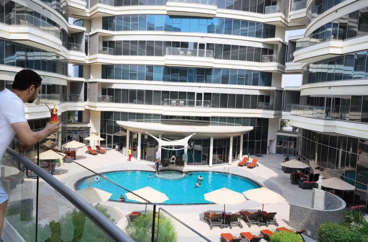 Majestic Arjaan By Rotana - Manama Aparthotel Exterior photo The swimming pool at the hotel