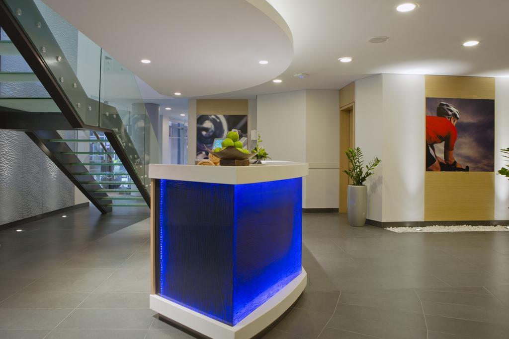 Majestic Arjaan By Rotana - Manama Aparthotel Exterior photo Interior of the hotel