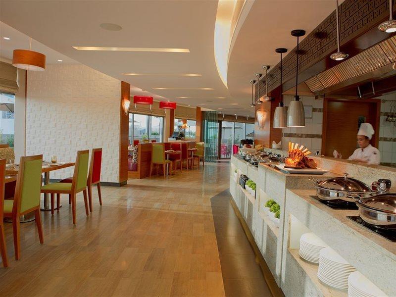 Majestic Arjaan By Rotana - Manama Aparthotel Exterior photo The restaurant at the hotel