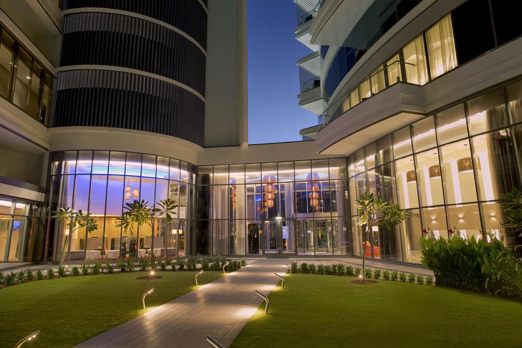 Majestic Arjaan By Rotana - Manama Aparthotel Exterior photo The hotel's entrance