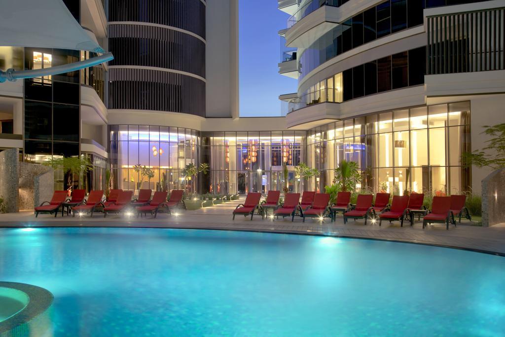 Majestic Arjaan By Rotana - Manama Aparthotel Exterior photo The swimming pool at the hotel