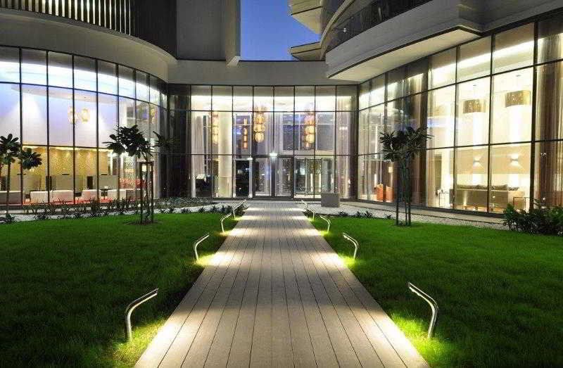 Majestic Arjaan By Rotana - Manama Aparthotel Exterior photo Entrance to the hotel