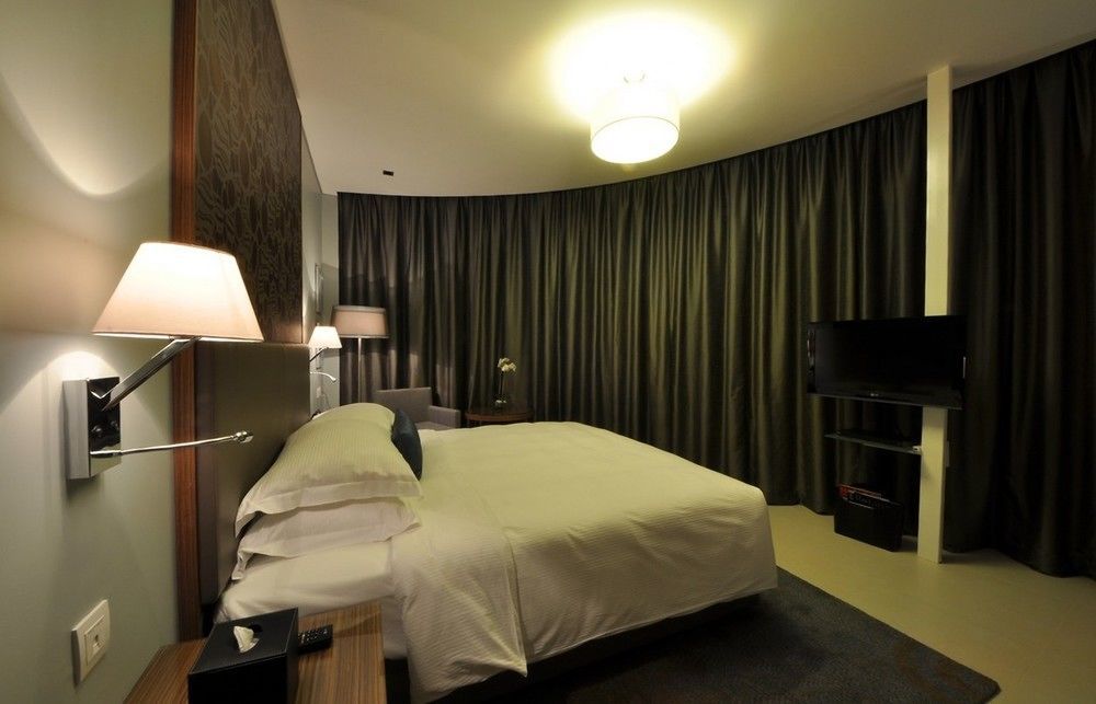 Majestic Arjaan By Rotana - Manama Aparthotel Exterior photo A bedroom at the hotel