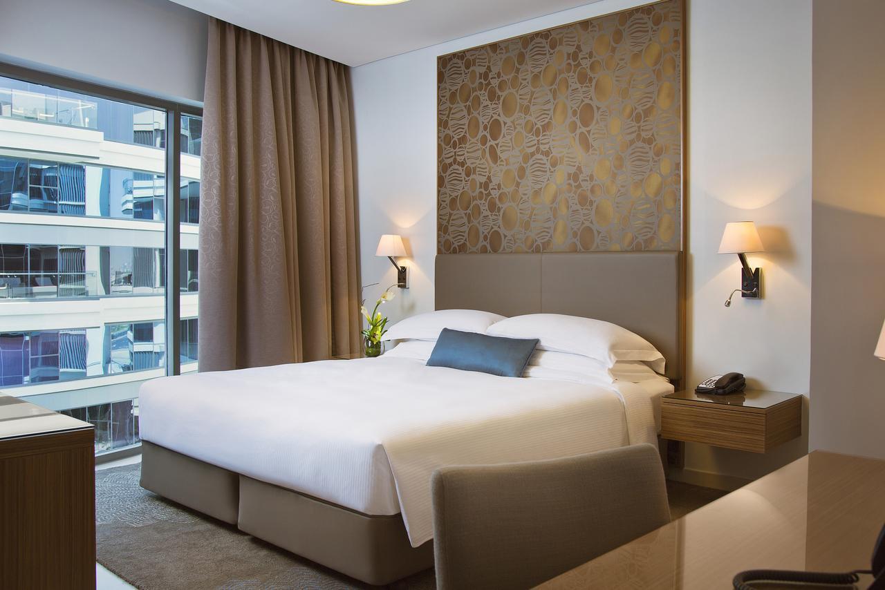 Majestic Arjaan By Rotana - Manama Aparthotel Exterior photo A bedroom at the hotel
