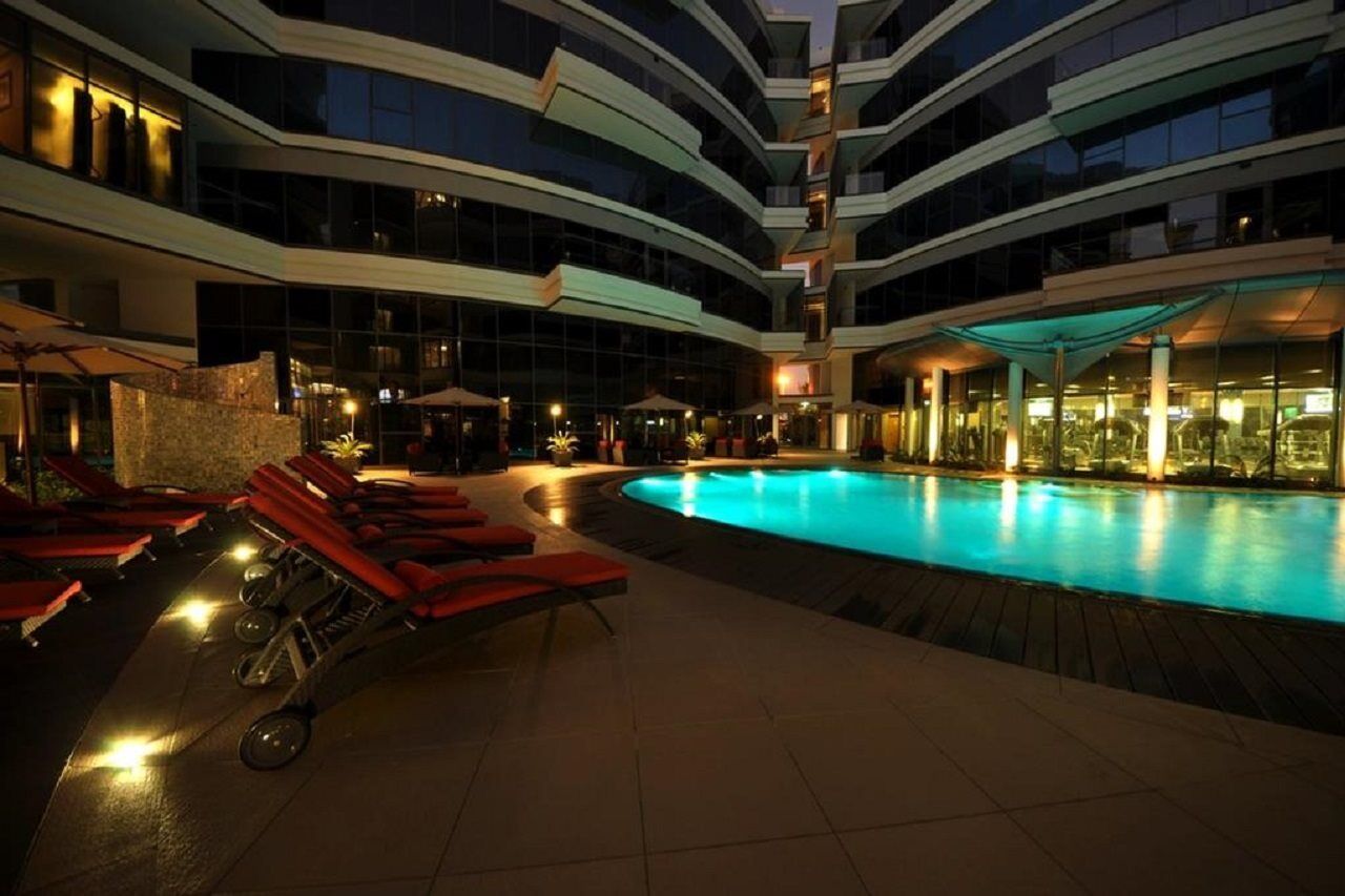 Majestic Arjaan By Rotana - Manama Aparthotel Exterior photo The pool at the hotel