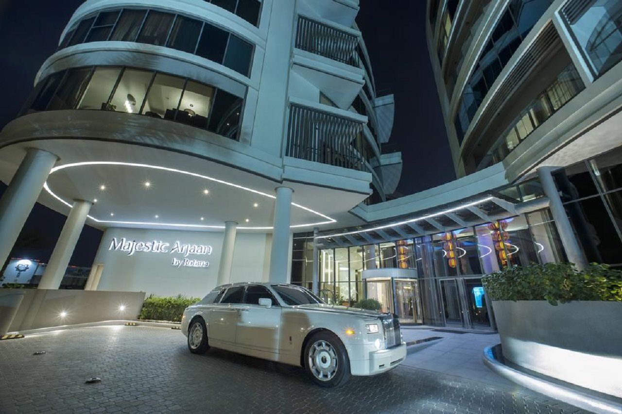 Majestic Arjaan By Rotana - Manama Aparthotel Exterior photo The entrance of the hotel